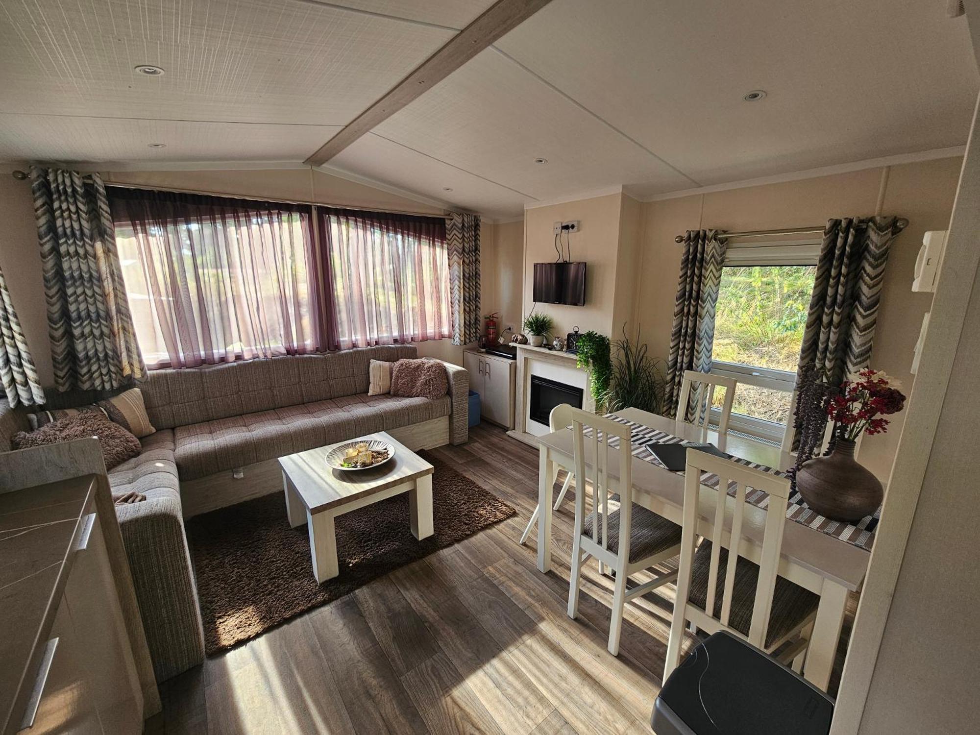 Luxe 4 Persoons Chalet Op 5 Sterren Camping Raalte Eksteriør bilde